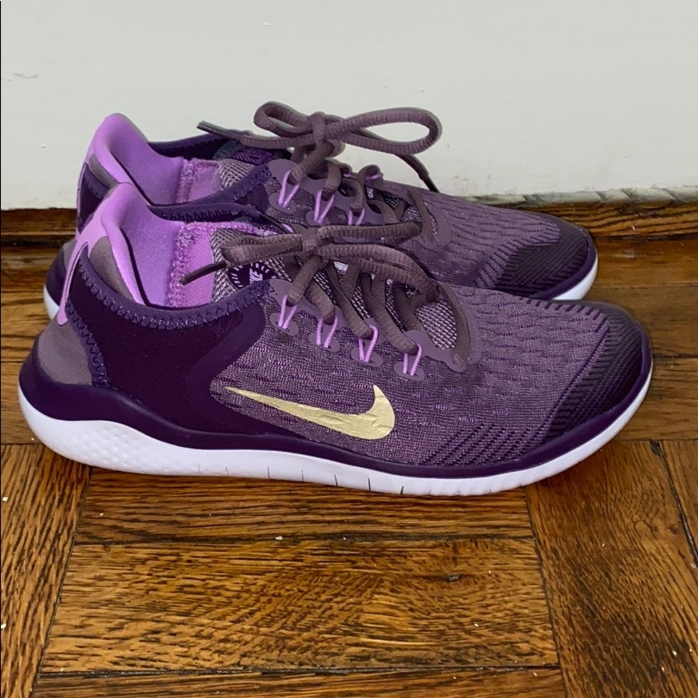 NWOB Nike violet free run size : 5Y